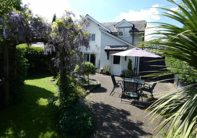 Rose Cottage Trenchard Drive, Moss Nook